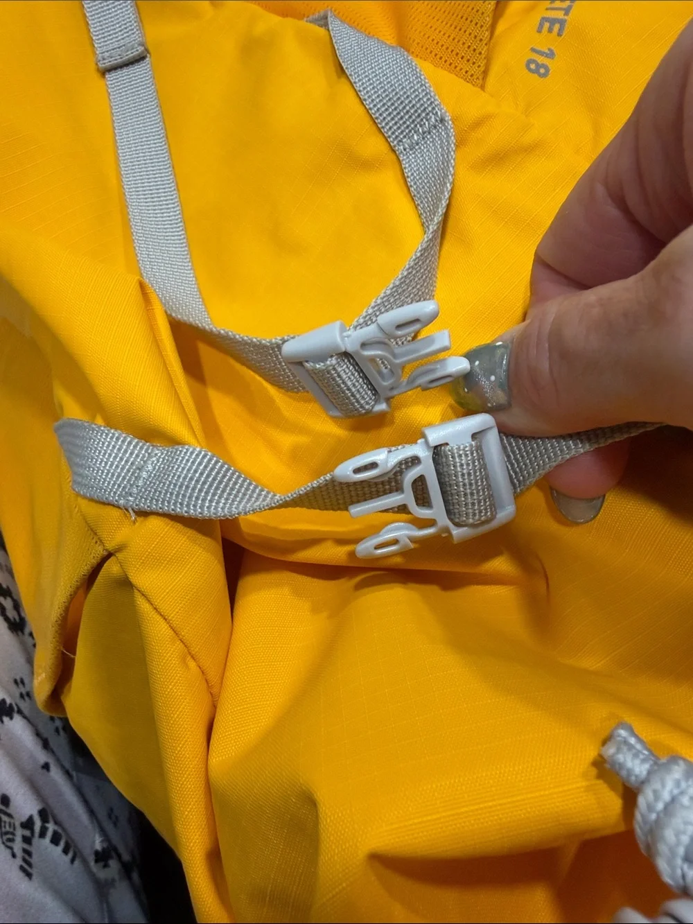 CamelBak Arête 18 Hydration Pack Yellow. Great shape! Like new.